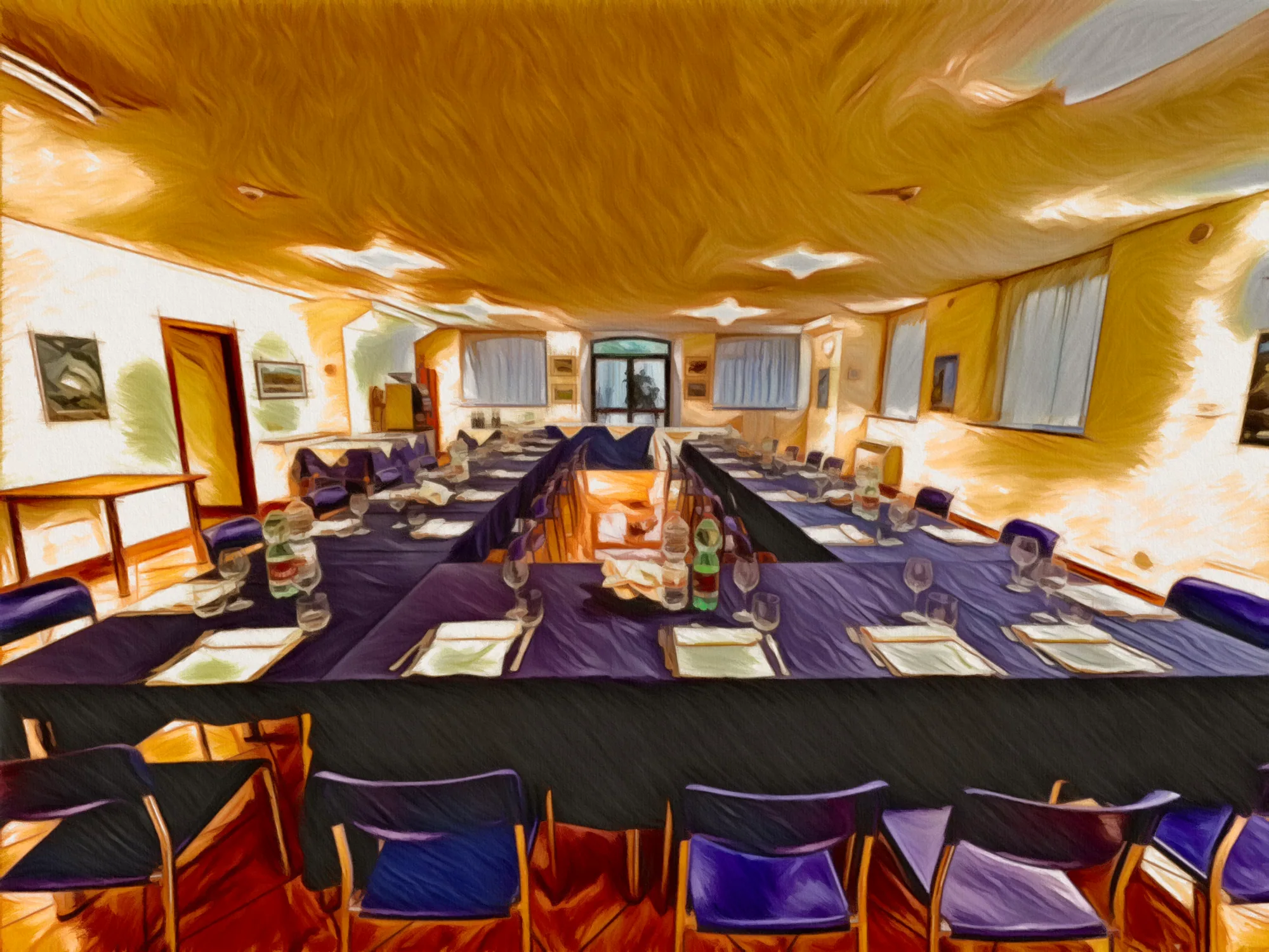 Sala ristorante apparecchiata a ferro di cavallo per un evento di gruppo
